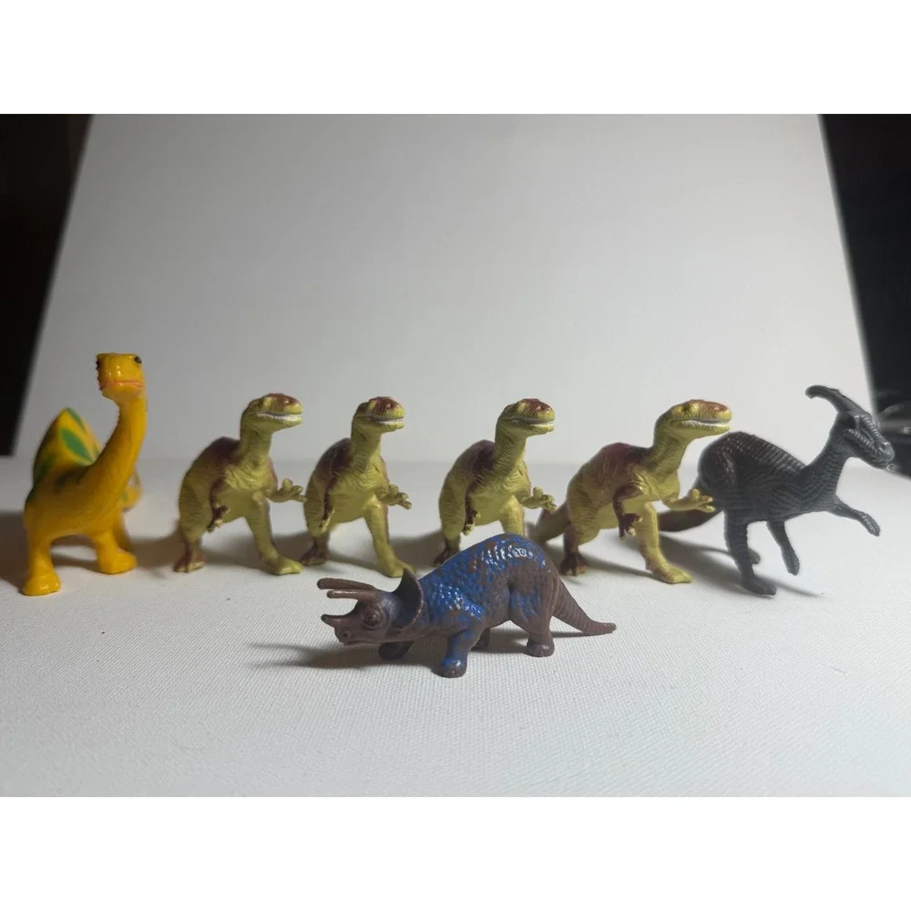 Vintage Lot of Various Sizes and Types Dinosaurs, Volcano & Vegetation HAS BOX